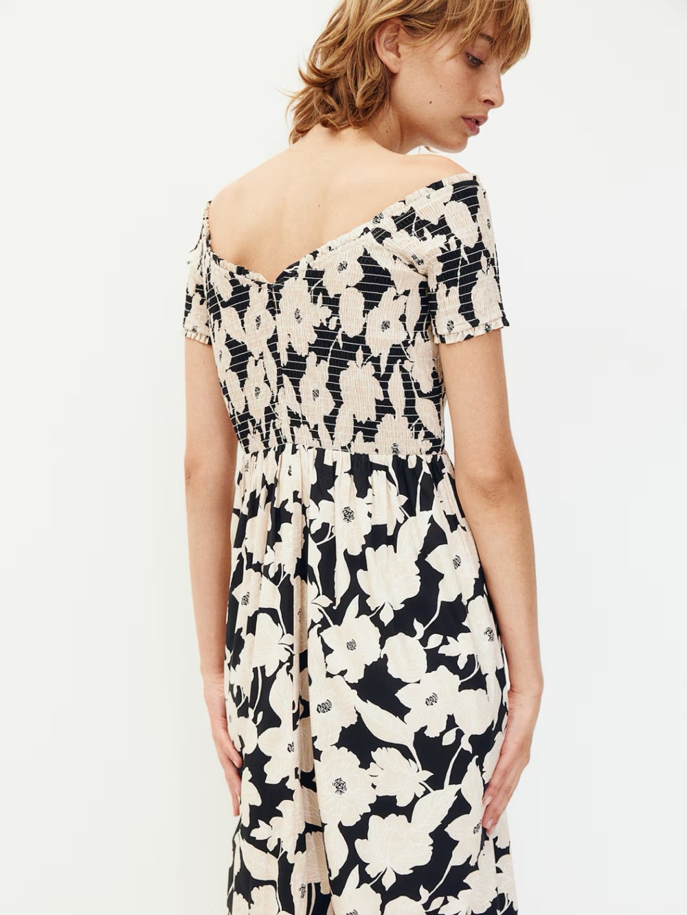 H&M Black and Cream Floral Smocked Maxi Dress - Picture 5 of 10